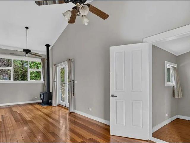 Comfortable Living in the Heart of Lenah Valley Recently Renovated