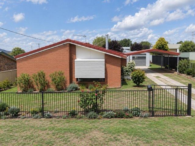 Comfortable Living in the Heart of Stanthorpe
