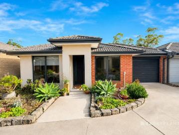 Comfortable Living Opposite Bellbird Park