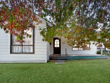 Comfortable Living with a Functional Floorplan and Large Outdoor Appeal