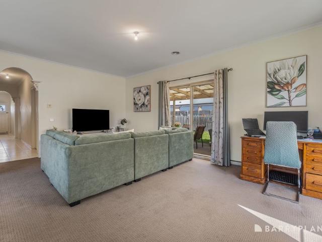 Comfortable Living with a Fantastic Outdoor Entertaining Area