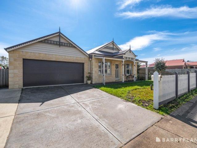 Comfortable Living with a Fantastic Outdoor Entertaining Area