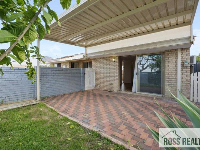 Comfortable Living with a Private Courtyard!