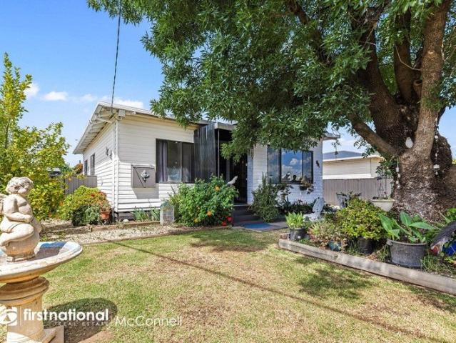 COMFORTABLE LIVING WITH AN ADDED BONUS!