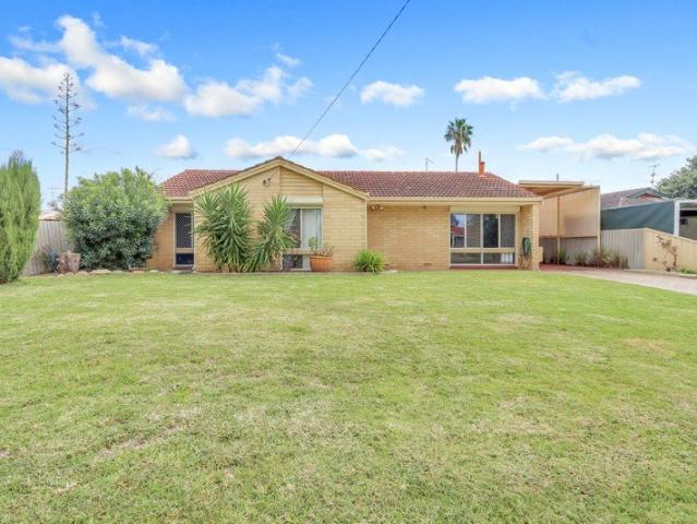 COMFORTABLE LIVING WITH GREAT OUTDOOR SPACE & SIDE ACCESS