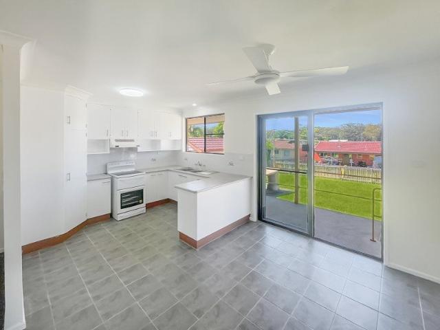 Comfortable Living with Outdoor Workshop & Large Yard