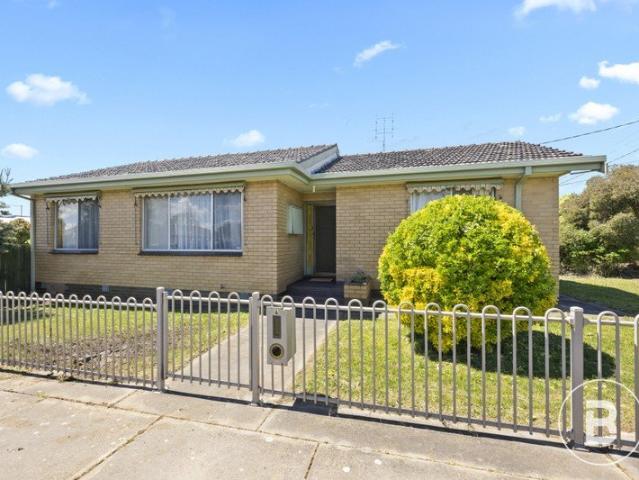 COMFORTABLE LIVING WITH PARKLAND VIEWS