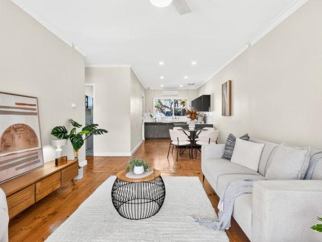 Comfortable Living with Private Courtyard in South Brighton