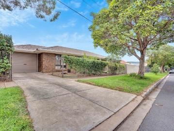 Comfortable Living with Room to Relax and Entertain!