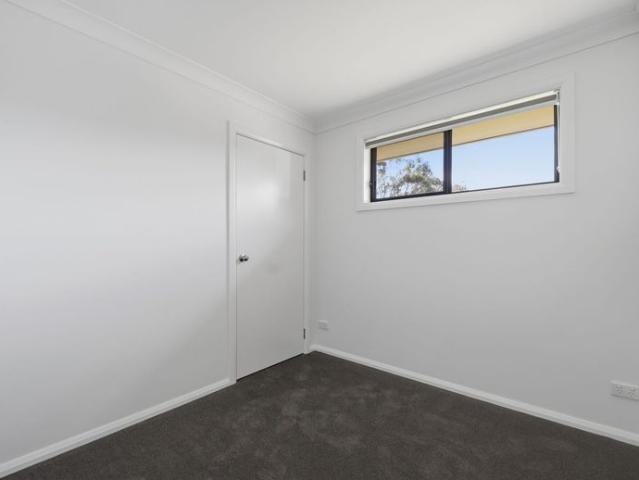 COMFORTABLE & LOW MAINTENANCE 3 BEDROOM UNIT WITH SECURE YARD