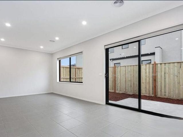 Comfortable Low Maintenance Living in Mambourin!