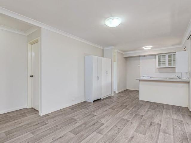 Comfortable, Low Maintenance Living in a convenient Thornlie Location