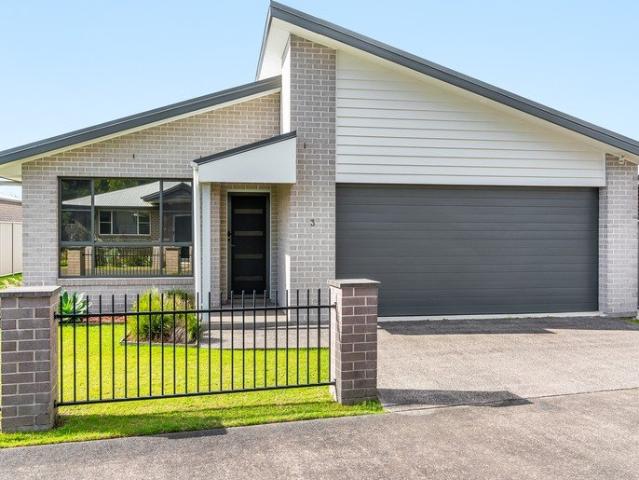 Comfortable, Low Maintenance Living in a Convenient Yamba Location