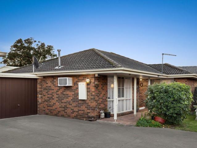 Comfortable Low Maintenance Living in a Convenient Hastings Pocket