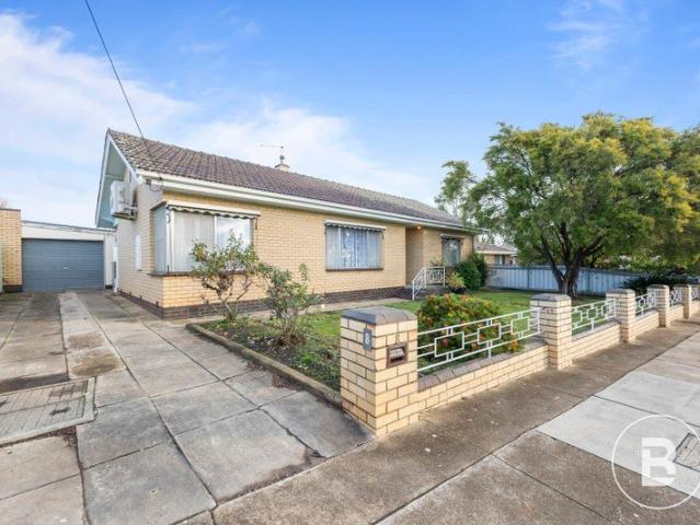 Comfortable & Low Maintenance Living in a Convenient Location