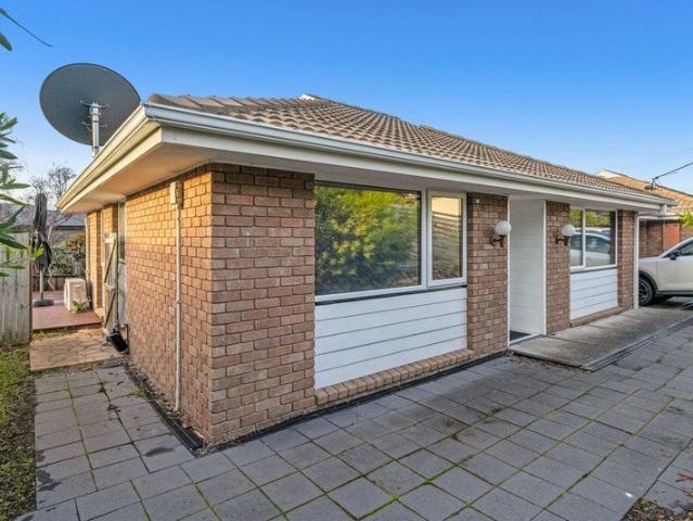 Comfortable, low maintenance living in a convenient location