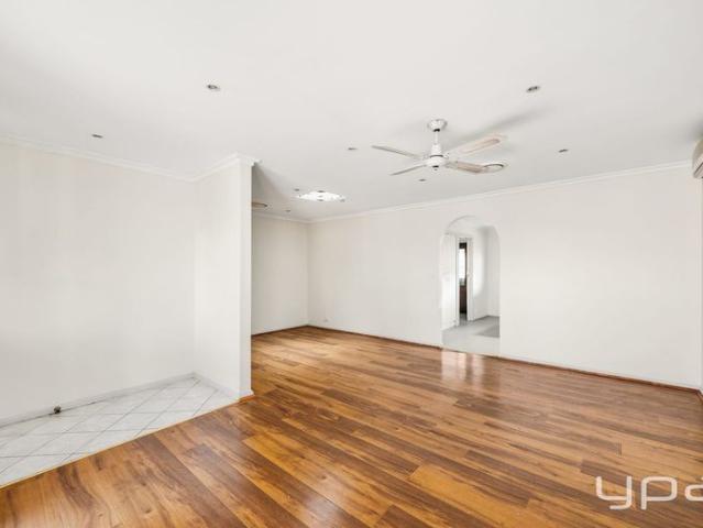 COMFORTABLE LOW MAINTENANCE LIVING IN A CENTRAL LOCATION!