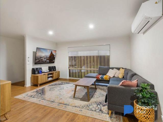 Comfortable & Low Maintenance Living in a Quiet Court Location