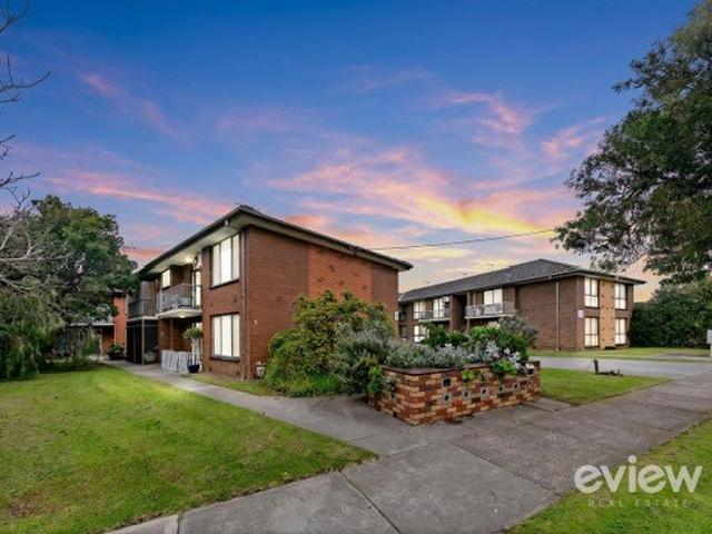 Comfortable, Low Maintenance Living in the Heart of Altona!
