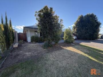 Comfortable, Low Maintenance Living in the Heart of Ellenbrook