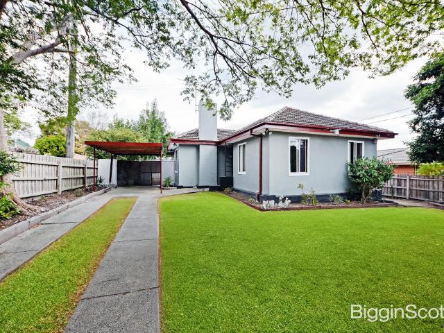 COMFORTABLE LOW MAINTENANCE LIVING!