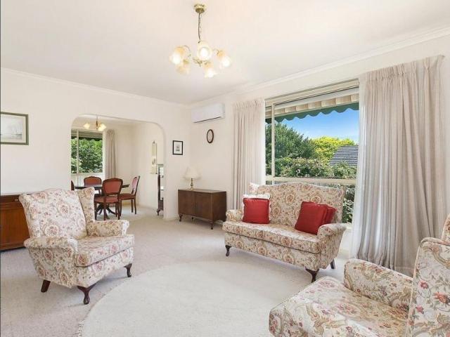 COMFORTABLE & LOW MAINTENANCE LIVING!