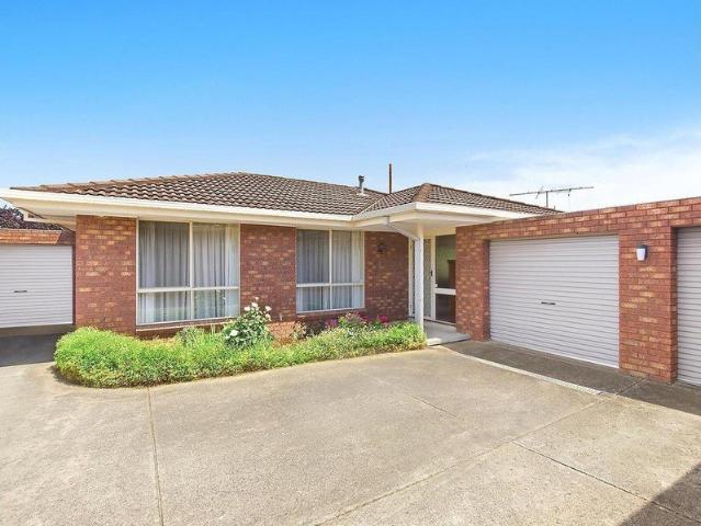 COMFORTABLE & LOW MAINTENANCE LIVING!