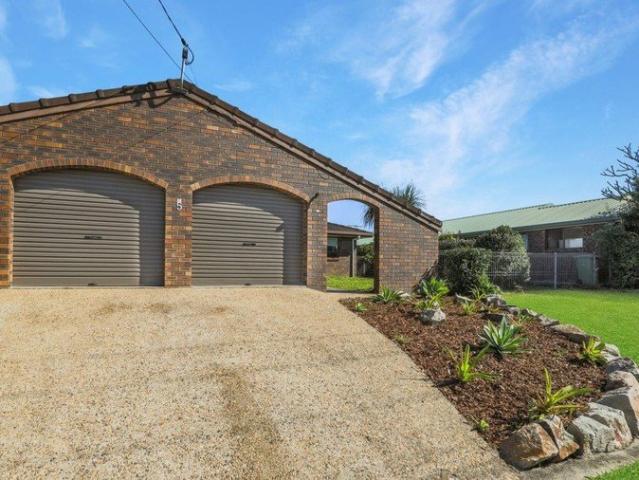 Comfortable Low set Living in a Connected Family Pocket
