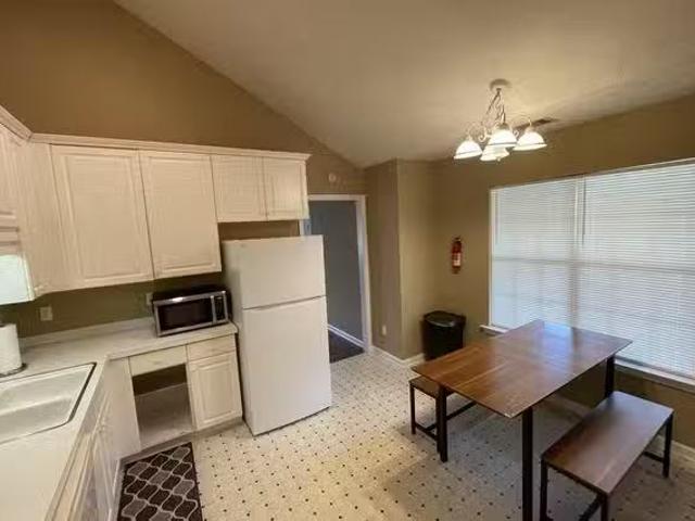 Comfortable Montgomery House w/ New Appliances, Cozy Furnished.