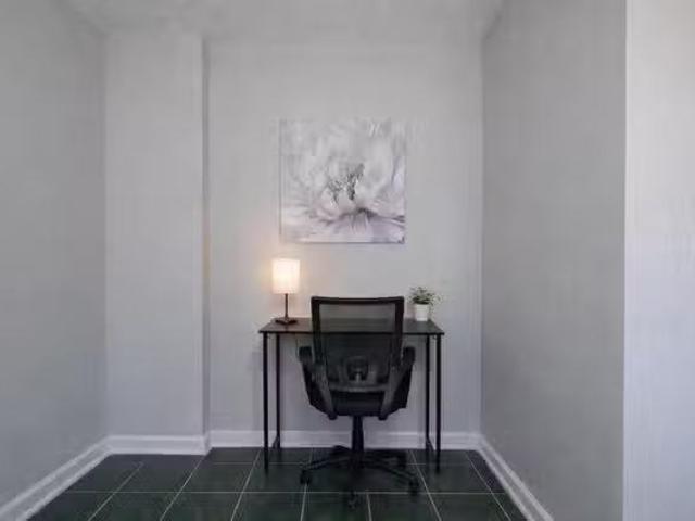 Comfortable & Modern College Park Home Move In Ready, Secure.