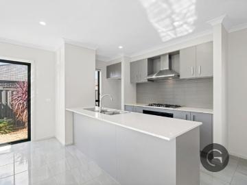 Comfortable, Modern & Immaculately Presented!