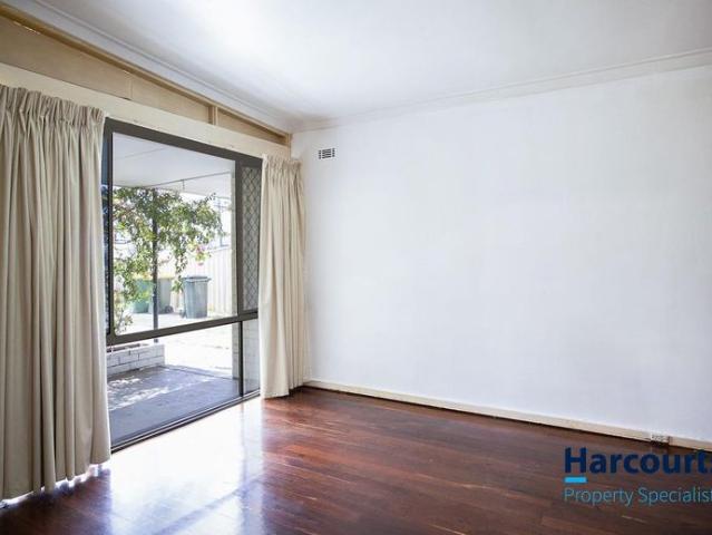 Comfortable Multi Lounge Home Near Parks & Westfield