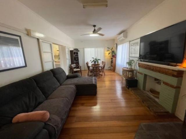 Comfortable Neat 3 bedroom House In A Quiet, Friendly Country Town