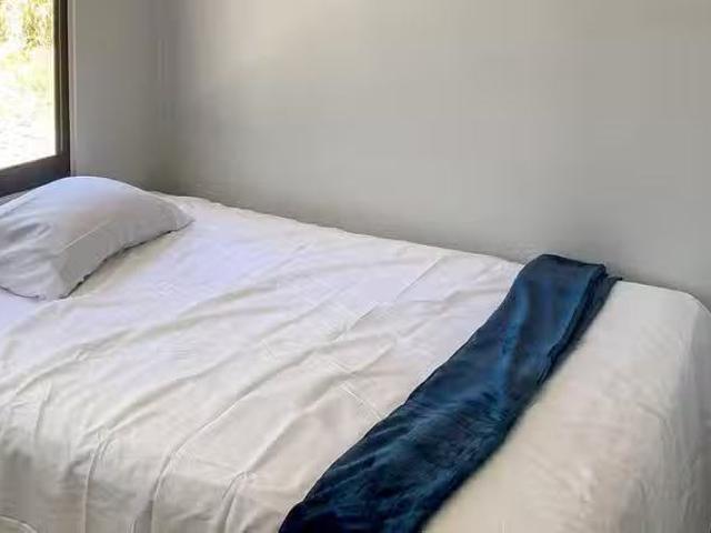 Comfortable & newly renovated Orlando House with Dining area.