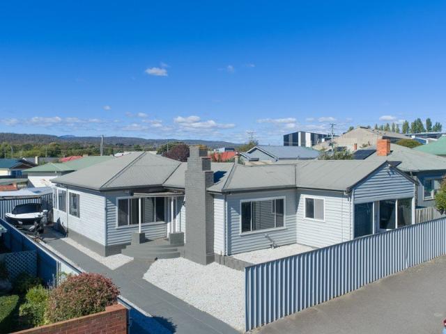 Comfortable Newnham Living with Extra Space for Hobbies & Entertaining