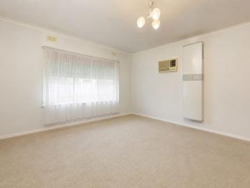 Comfortable one bedroom unit offering easy living in a great location