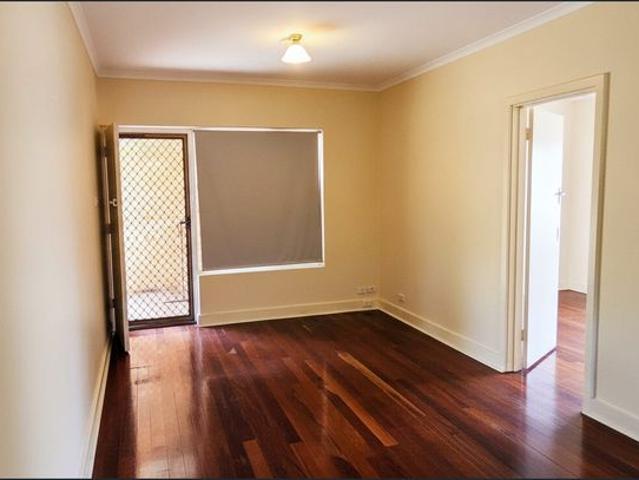 Comfortable One Bedroom Living Close to the Beach & Jetty Road
