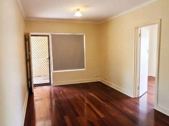 Comfortable One Bedroom Living Close to the Beach & Jetty Road