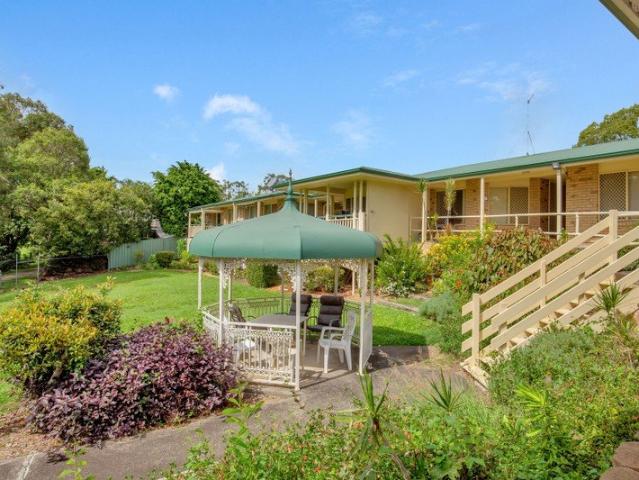 Comfortable Over 55s Living in a Secure Gated Community