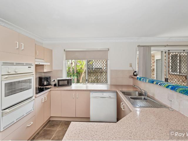 Comfortable & Private 3 Bedroom Unit in Quiet Cul de Sac