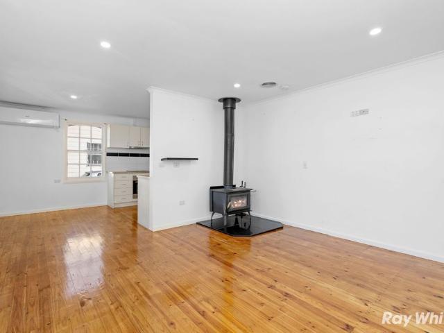 Comfortable & Quaint Living!