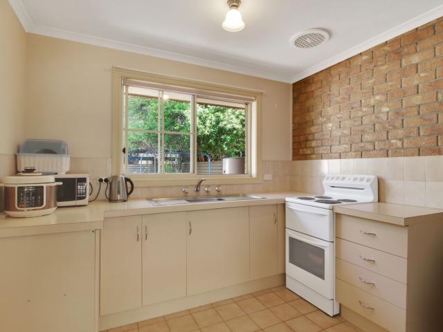 Comfortable Quiet Living Two Bedroom Home in Convenient Renmark Location