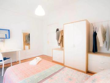 Comfortable room with desk in 5 bedroom apartment in Indautxu