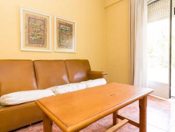 Comfortable room with standalone wardrobe in 4 bedroom apartment, Realejo