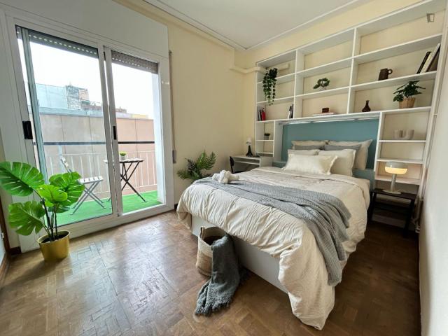 Comfortable single bedroom in Sarrià Sant Gervasi