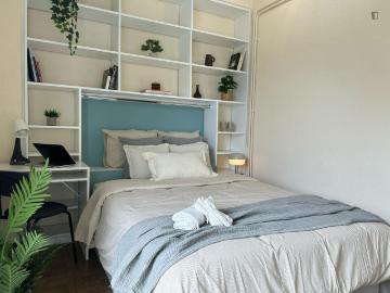 Comfortable single bedroom in Sarrià Sant Gervasi