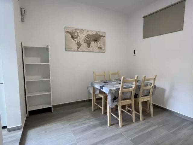 Comfortable single bedroom in shared flat close to the Plaça d'Espanya station