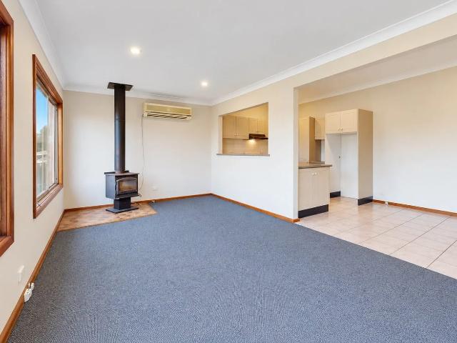 Comfortable Single Level Living on a Generous Block 6 months lease