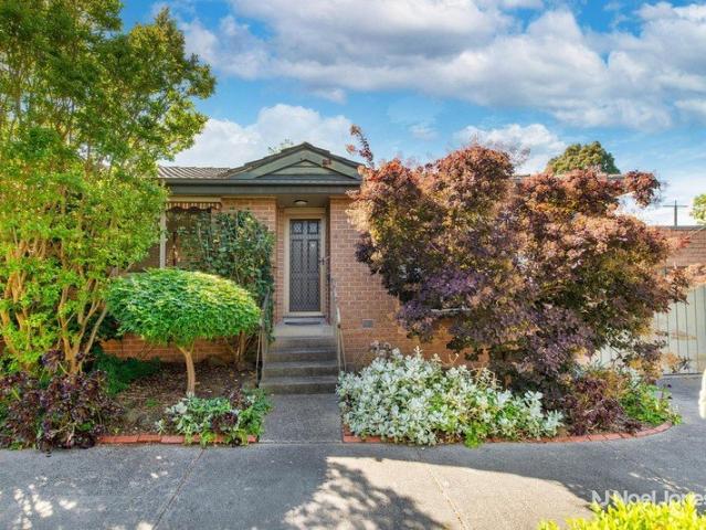 Comfortable Single Level Living in a Convenient Location