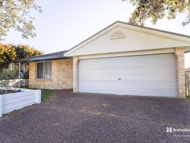 Comfortable Single Level Living in a Peaceful Cul de Sac